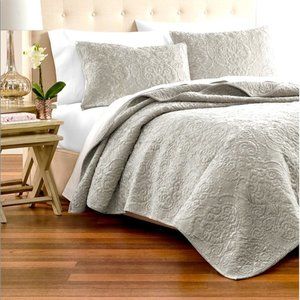 Martha Stewart Silver Velvet Flourish King Quilt